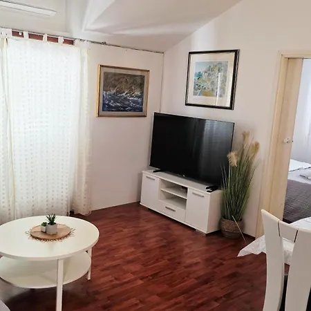 Beus-five Min Form The Apartamento
