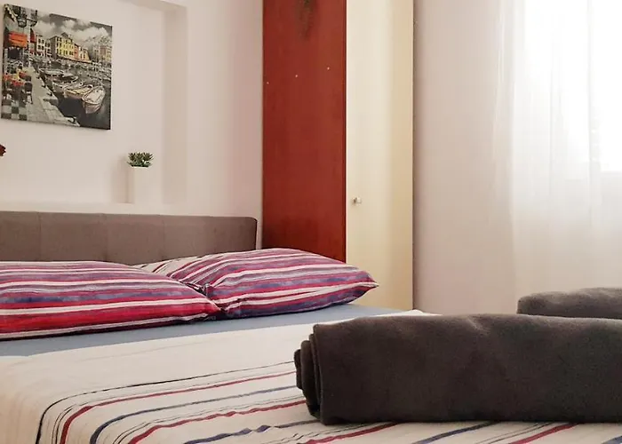 شقة Beus-five Min Form The *