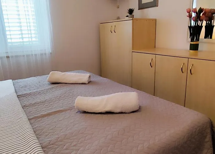 Beus-five Min Form The * Makarska