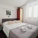 Beus-five Min Form The * Makarska