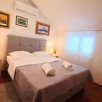 Beus-five Min Form The Apartment *
