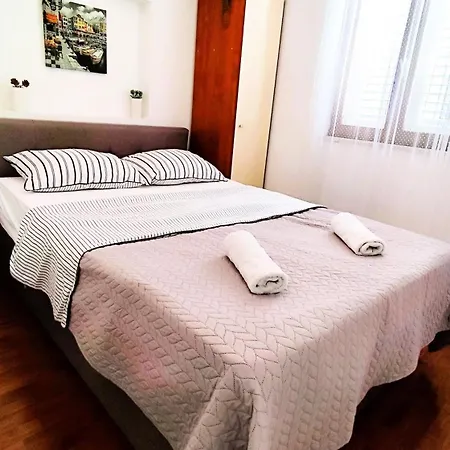 Apartment Beus-five Min Form The Makarska