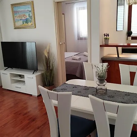 Apartment Beus-five Min Form The Makarska
