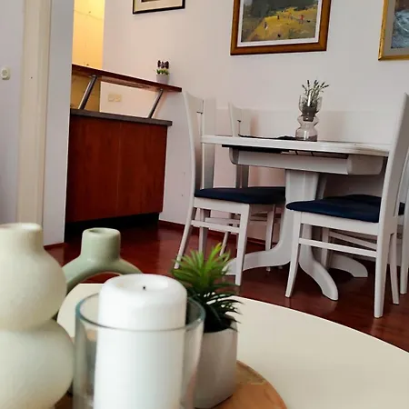 Apartment Beus-five Min Form The