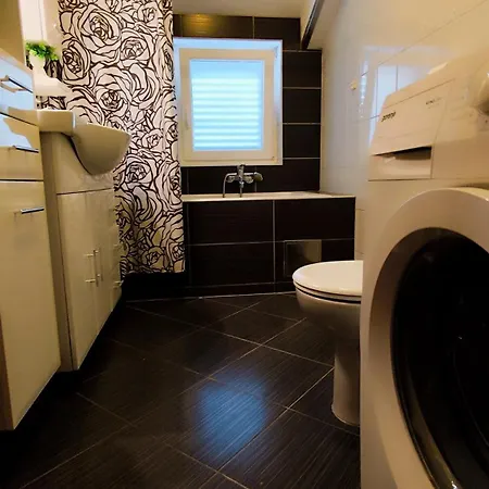 Apartment Beus-five Min Form The Makarska