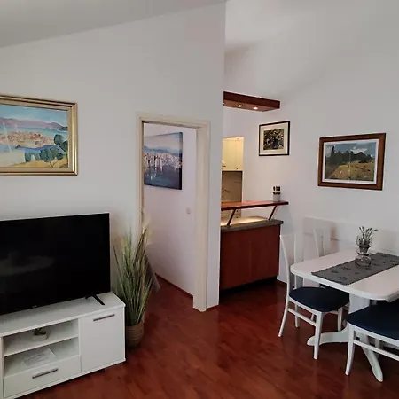 Beus-five Min Form The * Makarska