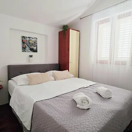 Beus-five Min Form The * Makarska