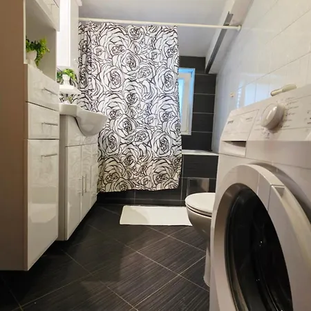 Apartman Beus-five Min Form The Makarska
